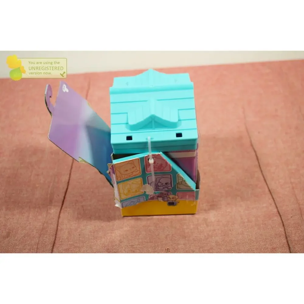 Little Live Pets Mama House Surprise Families S2 Playset Pug Family